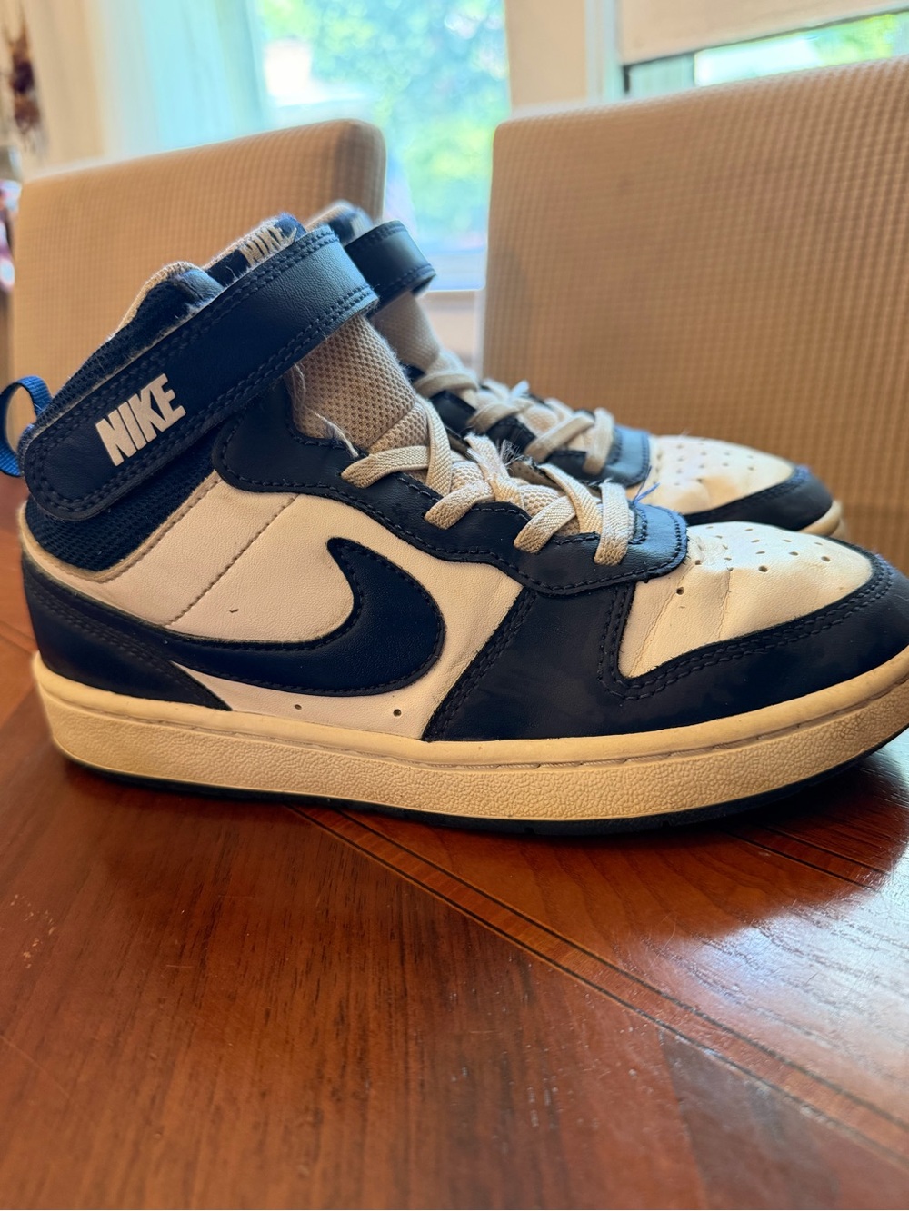 Nike court borough Mid 2 Sneakers size 2.5Y